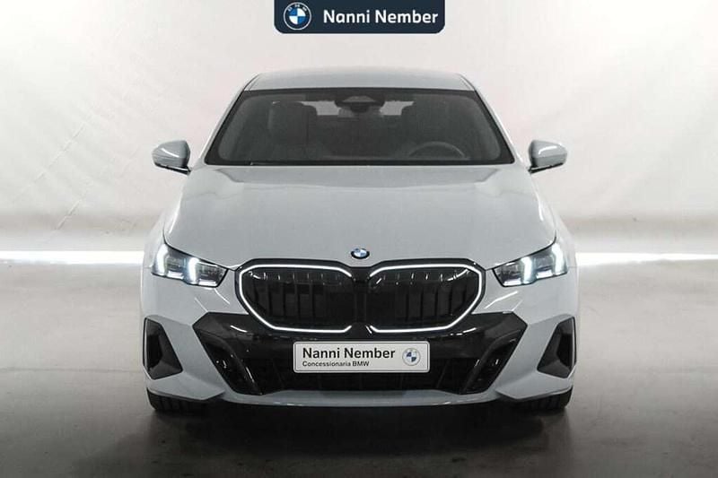 Nuova BMW 540 M Sport 303 CV (222 kW) 2026 Brooklyn grey metallic Berlina