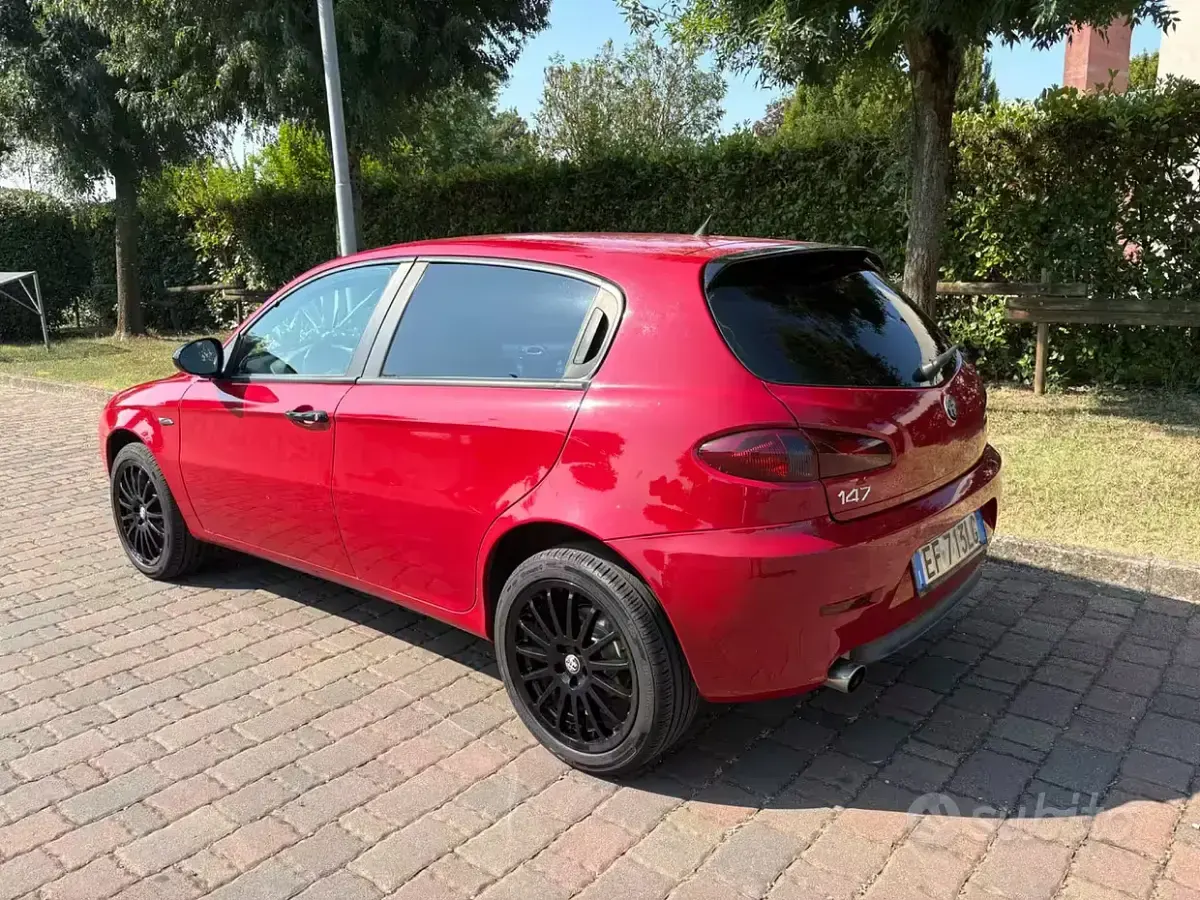 Usata Alfa Romeo 147 Progression 105 CV (77 kW) 2010 Rosso Utilitaria