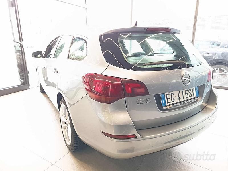 Usata Opel Astra Cosmo 125 CV (91 kW) 2011 Grigio Station wagon