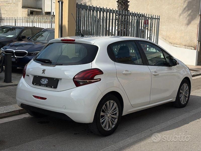 Usata Peugeot 208 Business-Line 82 CV (60 kW) 2017 Blu Utilitaria