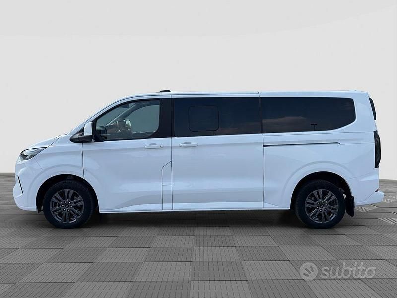 Begagnad Ford Tourneo Custom Titanium 150 HK (110 kW) 2025 Vit Van