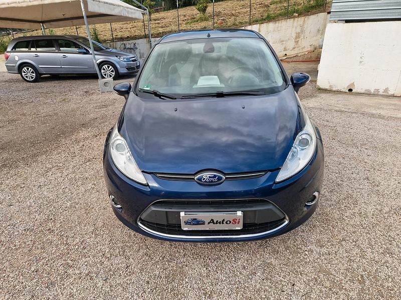 Usata Ford Fiesta 95 CV (69 kW) 2012 Blu Utilitaria