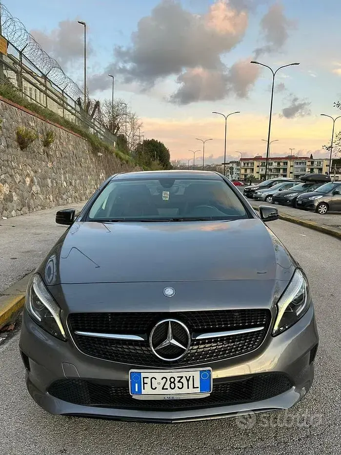 Usata Mercedes A180 109 CV (80 kW) 2016 Grigio Utilitaria