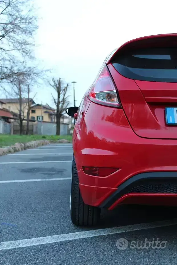 Usata Ford Fiesta ST 182 CV (133 kW) 2015 Rosso Utilitaria