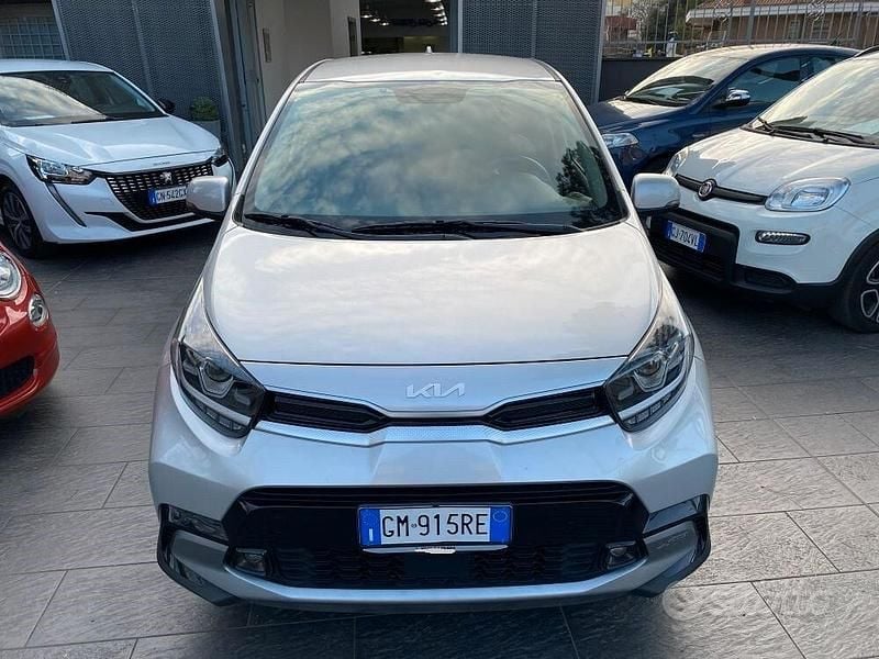 Grigio Usata 2023 Kia Picanto X-Line Due volumi | 12.900 € (Buon prezzo) - Immagine 1/4