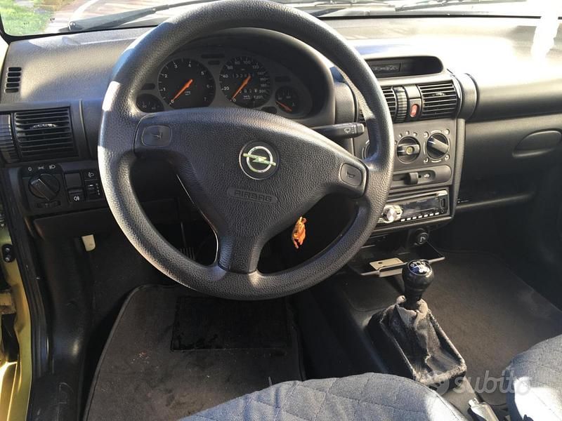 Usata Opel Tigra 90 CV (66 kW) 1999 Coupé