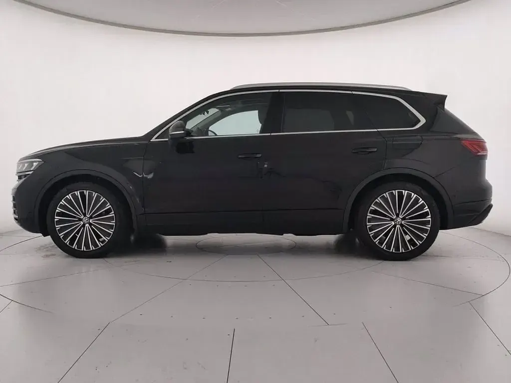 Usata VW Touareg Elegance 381 CV (280 kW) 2023 Nero SUV