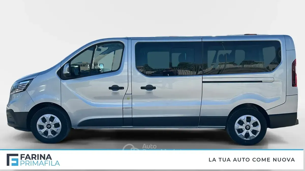 Begagnad Renault Trafic 150 HK (110 kW) 2024 Grå Minibuss