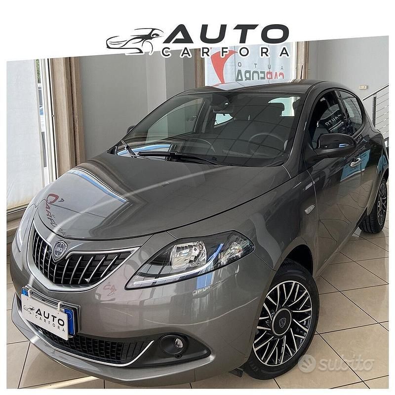 Usata Lancia Ypsilon Gold 69 CV (50 kW) 2024 Grigio Utilitaria