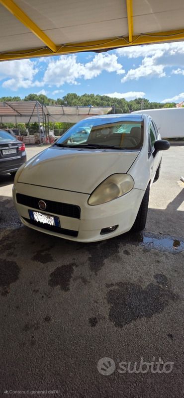 Bianco Usata 2008 Fiat Grande Punto Dynamic Due volumi | 2500 € (Ottimo prezzo) - Immagine 1/4