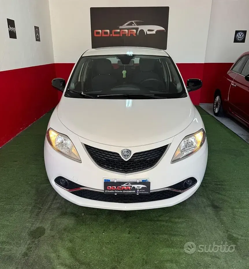 Usata Lancia Ypsilon Silver 69 CV (50 kW) 2017 Bianco Utilitaria