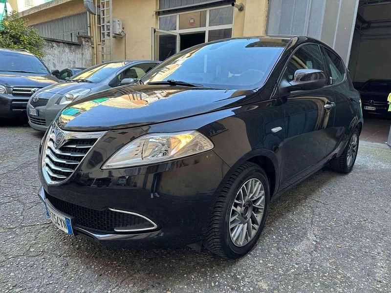 Nero Usata 2013 Lancia Ypsilon S Due volumi | 4990 € (Ottimo prezzo) - Immagine 1/4