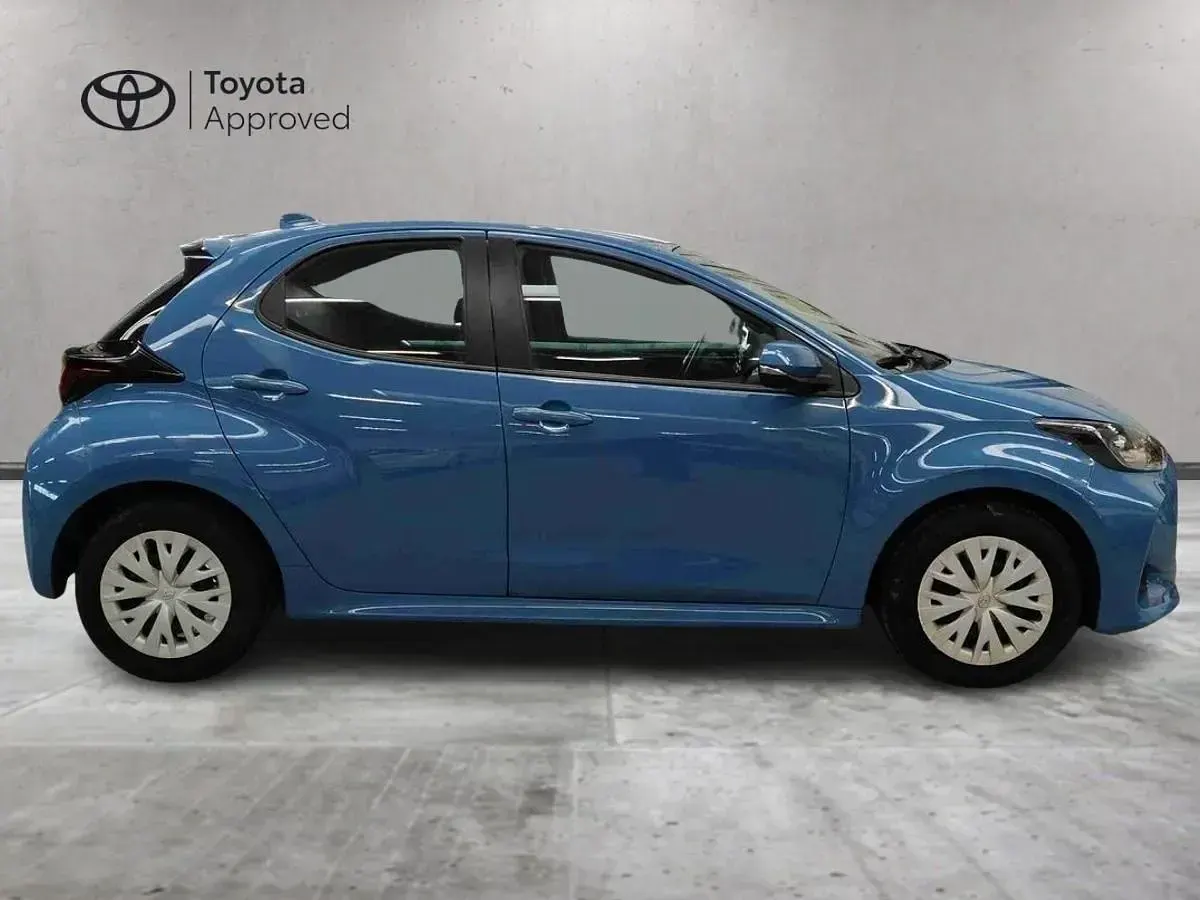 Usata Toyota Yaris Business Edition 72 CV (52 kW) 2022 Blu Utilitaria