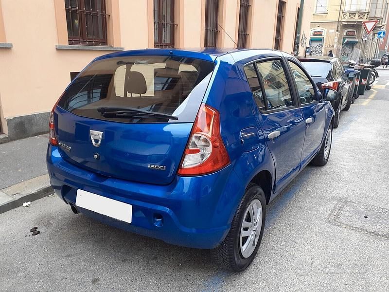Usata Dacia Sandero 70 CV (51 kW) 2009 Blu Utilitaria