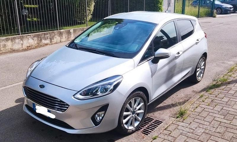 Usata Ford Fiesta Titanium 86 CV (63 kW) 2018 Grigio Utilitaria