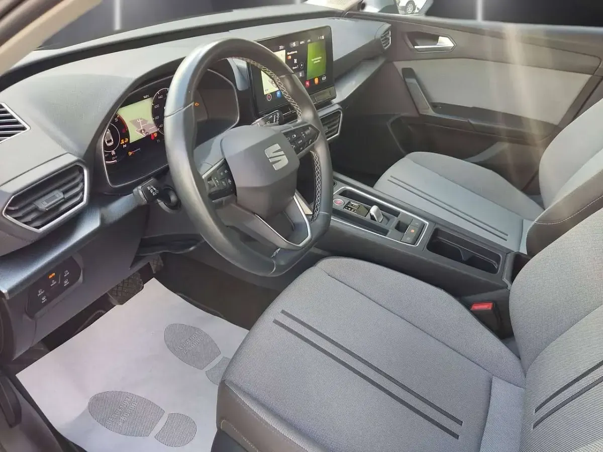 Usata Seat Leon Style 150 CV (110 kW) 2021 Argento Station wagon