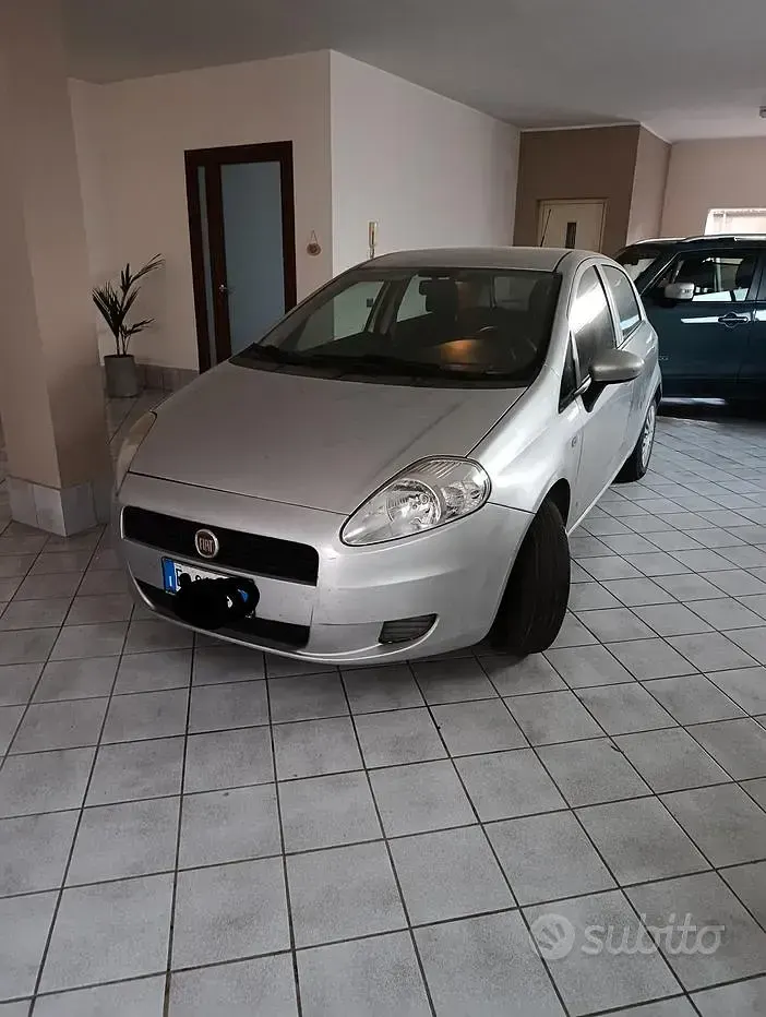 Usata Fiat Grande Punto 75 CV (55 kW) 2011 Grigio Utilitaria