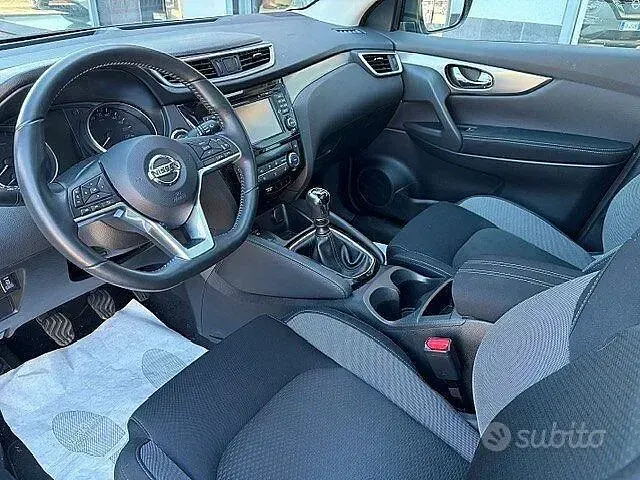 Usata Nissan Qashqai N-Connecta 110 CV (80 kW) 2018 Grigio SUV