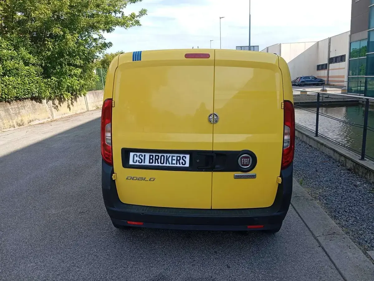 Usata Fiat Doblò 95 CV (69 kW) 2019 Giallo Monovolume