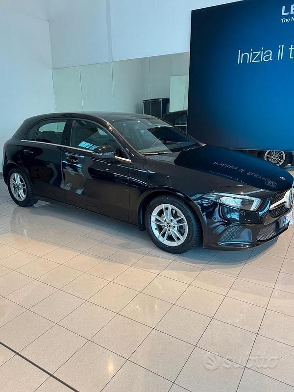 Usata Mercedes A180 116 CV (85 kW) 2019 Nero Berlina