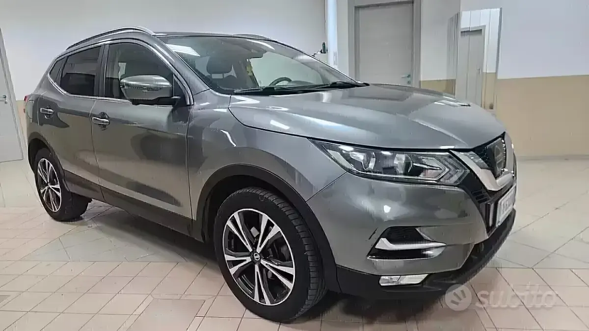 Usata Nissan Qashqai N-Connecta 110 CV (80 kW) 2017 Grigio SUV