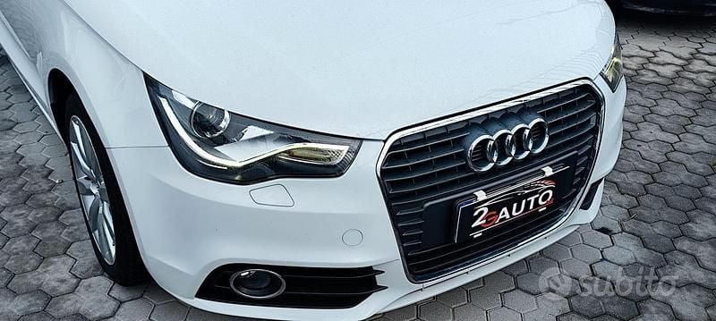 Bianco Usata 2014 Audi A1 Ambition Tre volumi | 12.500 € (Buon prezzo) - Immagine 1/4