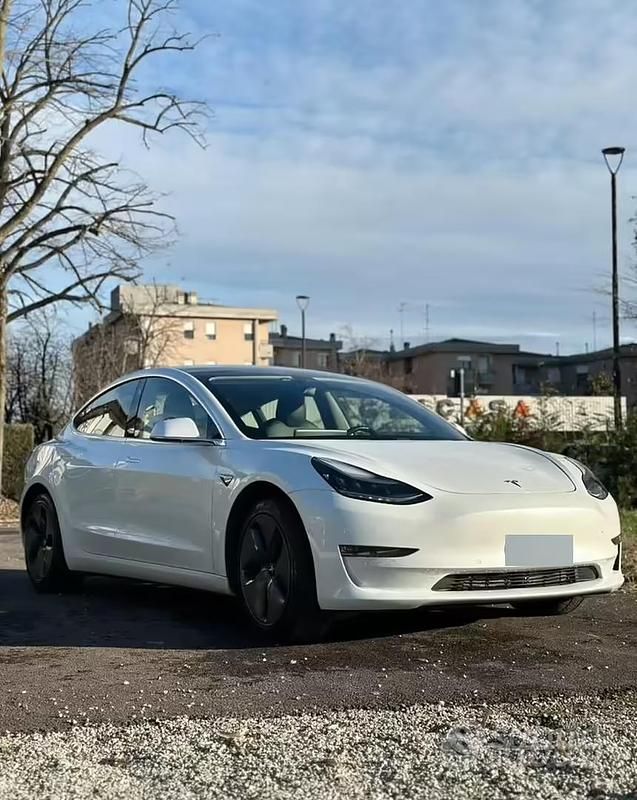 Usata Tesla Model 3 235 kW (320 CV) 2019 Bianco Berlina