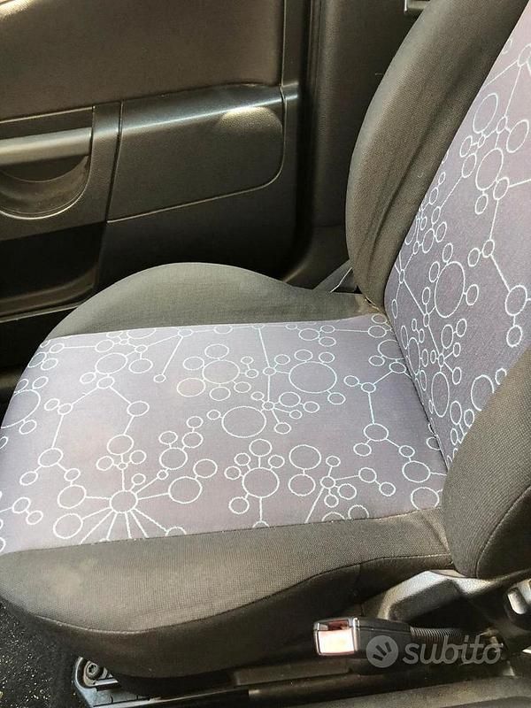 Usata Ford Fiesta 68 CV (50 kW) 2007 Grigio Utilitaria