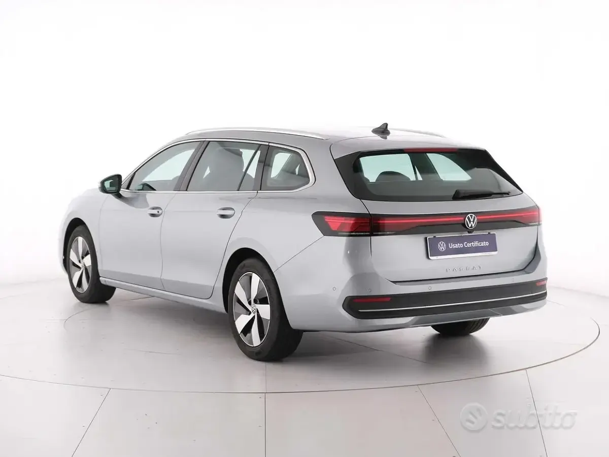 Usata VW Passat Business 150 CV (110 kW) 2024 Grigio Station wagon