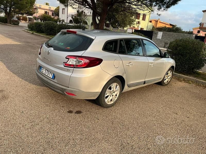 Usata Renault Mégane III 110 CV (80 kW) 2012 Grigio Station wagon