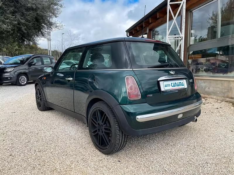 Begagnad Mini ONE 90 HK (66 kW) 2004 Grön Halvkombi