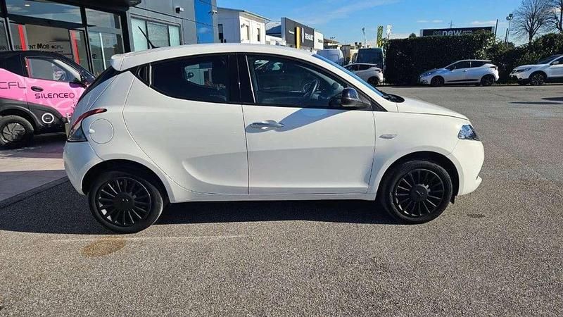 Usata Lancia Ypsilon S 69 CV (50 kW) 2023 Bianco Utilitaria
