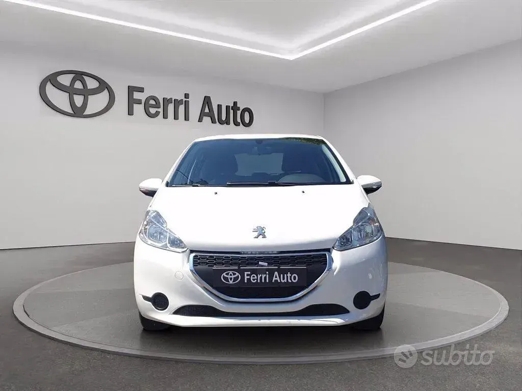 Usata Peugeot 208 Active 68 CV (50 kW) 2015 Bianco Utilitaria