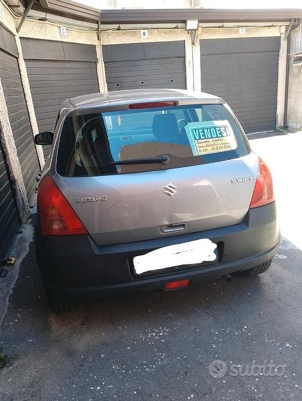 Usata Suzuki Swift 92 CV (67 kW) 2005 Grigio Utilitaria