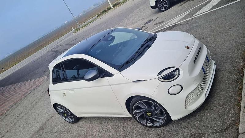 Usata Abarth 500e 114 kW (155 CV) 2023 Utilitaria