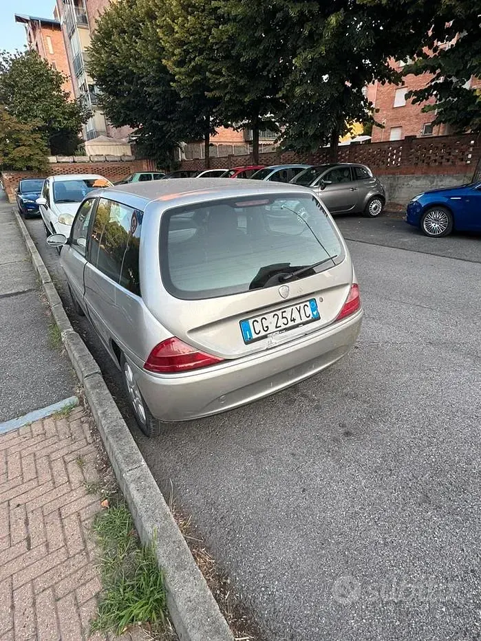 Usata Lancia Ypsilon 60 CV (44 kW) 2003 Grigio Utilitaria
