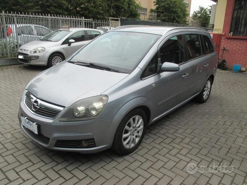 Usato 2008 Opel Zafira 1.8 Benzin 140 CV (4.200 €)