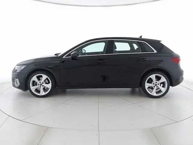 Usata Audi A3 Sportback g-tron Advanced Plus 131 CV (96 kW) 2021 Nero brillante Utilitaria