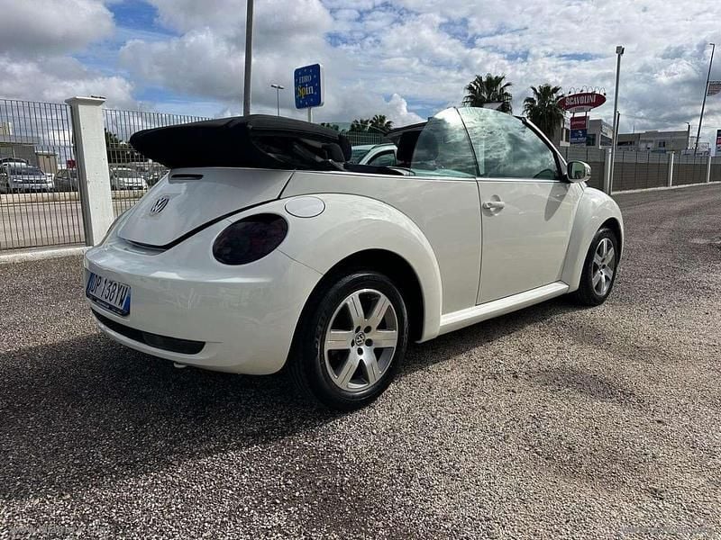Usata VW New Beetle Cabriolet 105 CV (77 kW) 2008 Bianco Cabrio