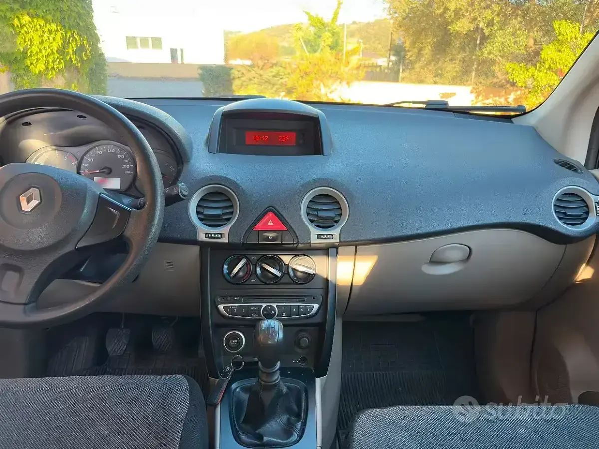 Usata Renault Koleos 150 CV (110 kW) 2008 Grigio SUV