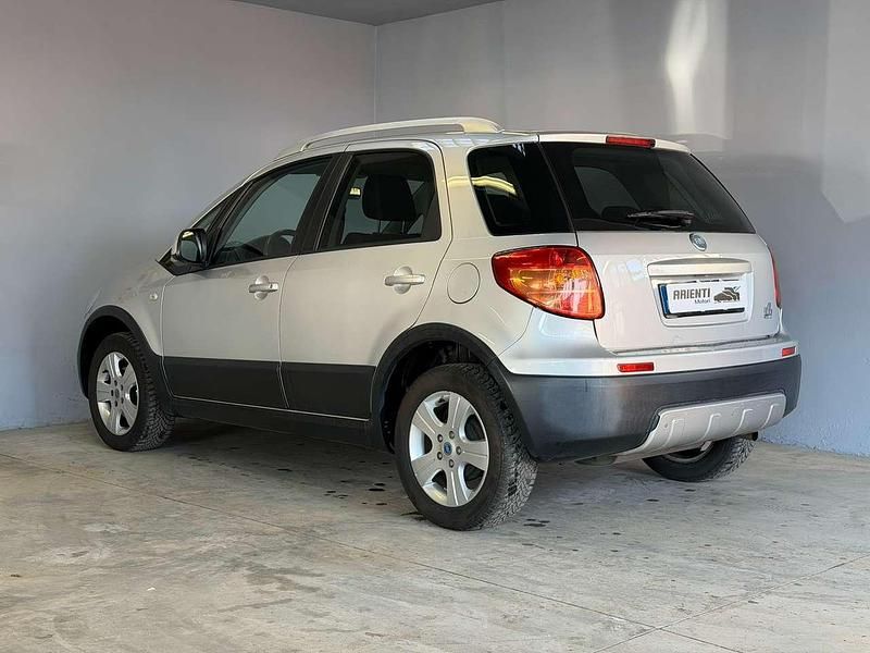 Usata Fiat Sedici Emotion 107 CV (78 kW) 2007 Argento SUV