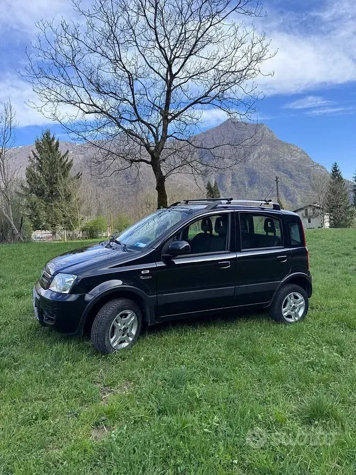 Second-hand Fiat Panda 4x4 Climbing 75 CP (55 kW) 2012 Negru Hatchback
