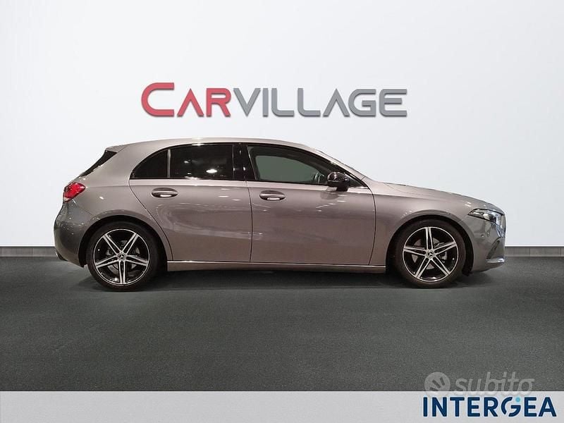 Usata Mercedes A180 Premium 116 CV (85 kW) 2020 Grigio Berlina