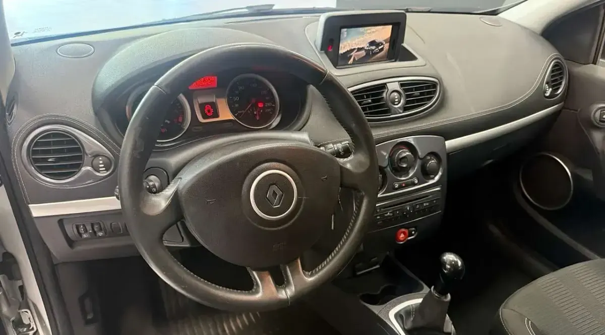 Usata Renault Clio III 75 CV (55 kW) 2010 Argento Berlina