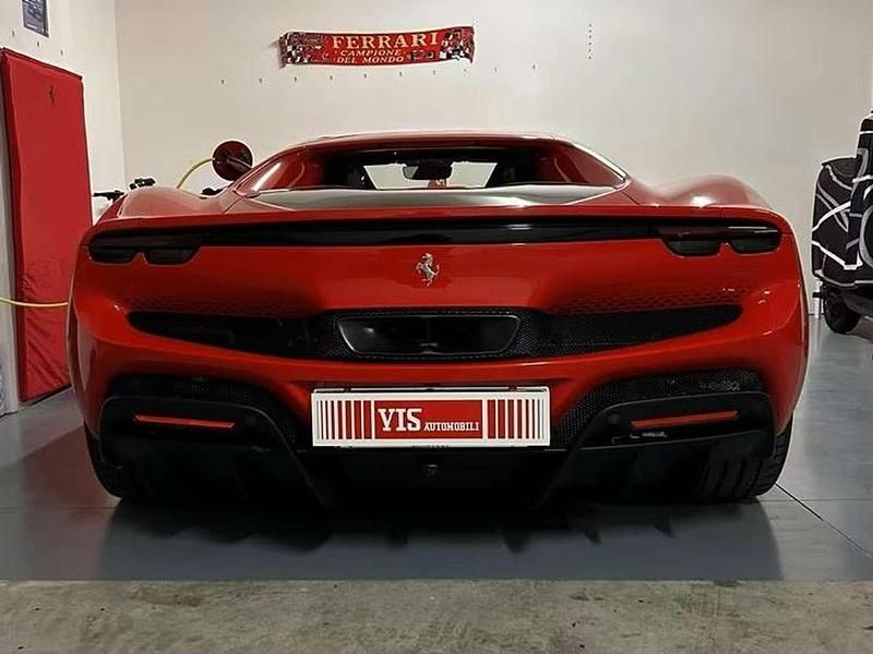 Usata Ferrari 296 829 CV (609 kW) 2024 Rosso corsa Coupé