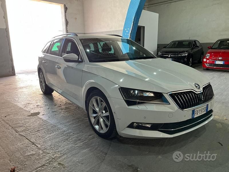 Bianco Usata 2017 Skoda Superb Ambition Station wagon | 10.000 € (Super prezzo) - Immagine 1/4