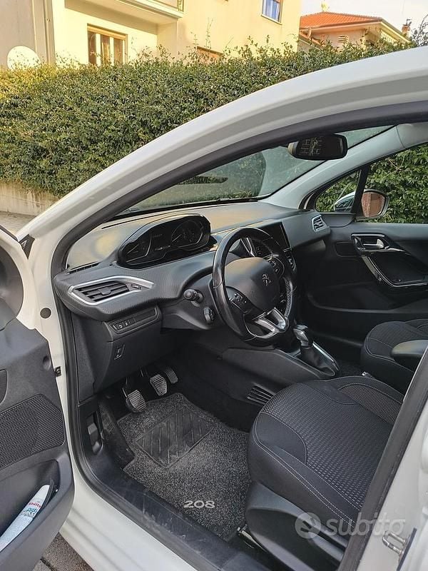 Usata Peugeot 208 Allure 82 CV (60 kW) 2017 Bianco Utilitaria
