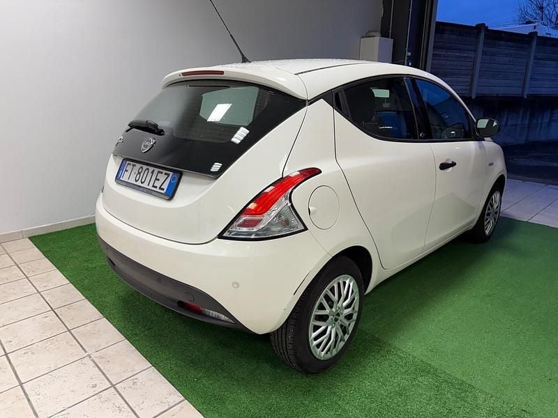 Usata Lancia Ypsilon Gold 69 CV (50 kW) 2018 Bianco Utilitaria
