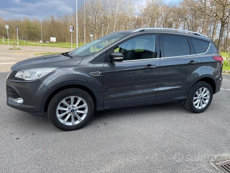 Usata Ford Kuga Titanium 120 CV (88 kW) 2016 Grigio SUV
