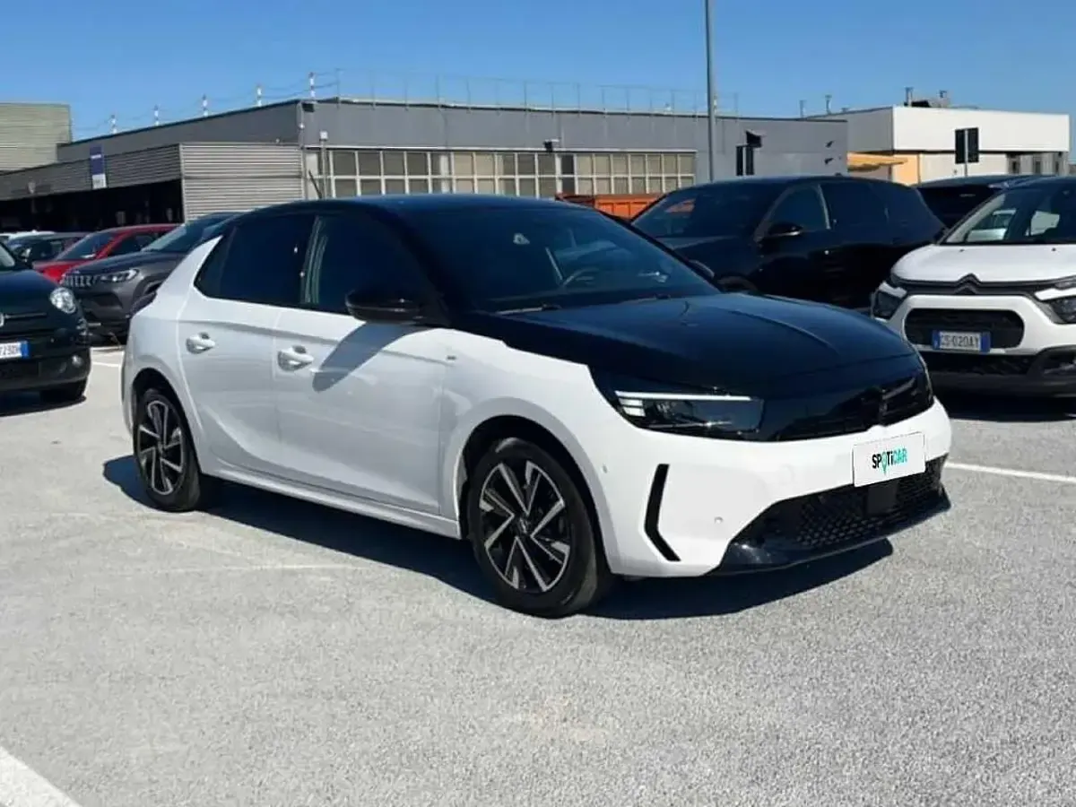 Usata Opel Corsa 75 CV (55 kW) 2024 Bianco/tetto nero Utilitaria